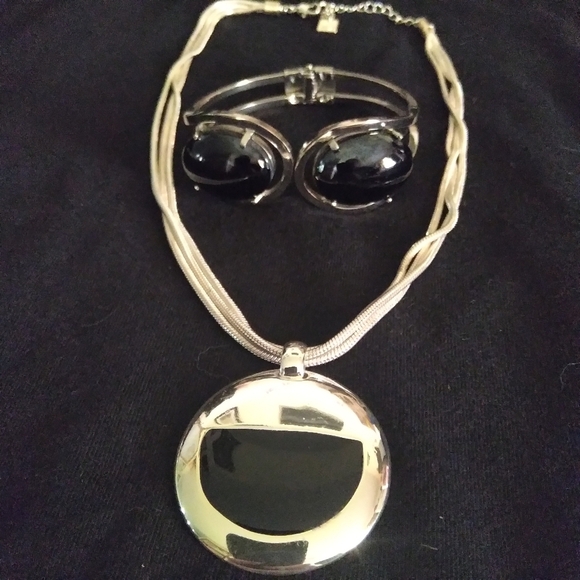 Jewelry - Signed Silver tone jewelry set